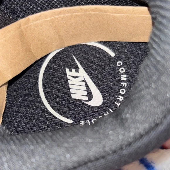 Nike women’s black and White Low-Top platform Sneakers - Picture 3 of 11